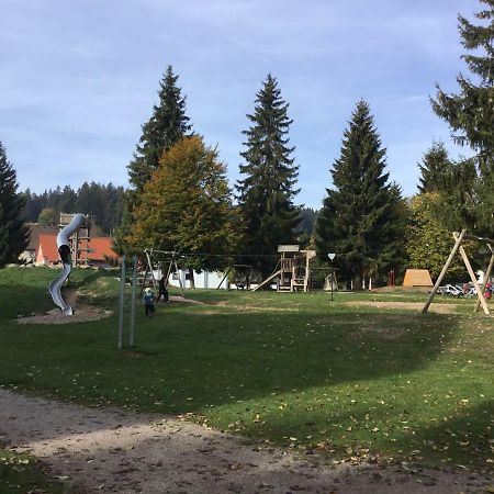 Gemuetliche 1Z Fewo In Schoenwald Mit Balkon, Schwimmbad, Sauna, Fitness Bagian luar foto